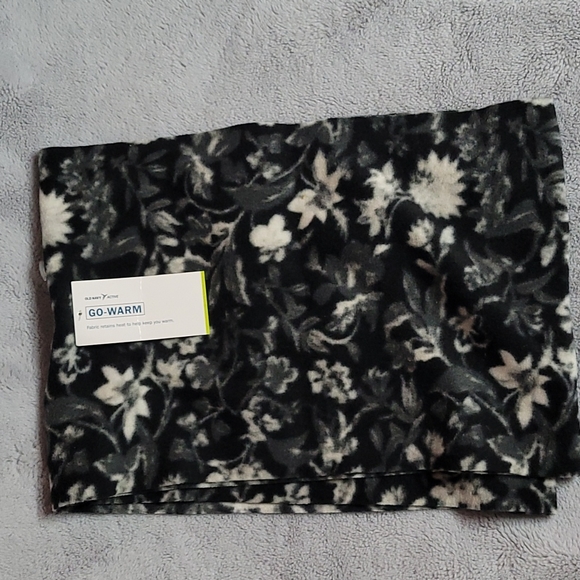 Old Navy Accessories - Old Navy Fleece Infinity Scarf